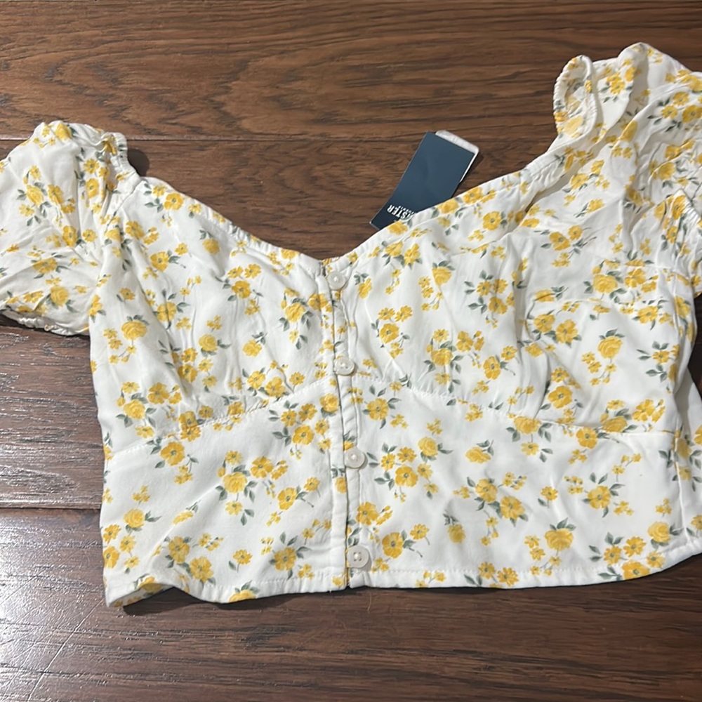 Small Hollister Cropped Flowered Button Top with Tags!